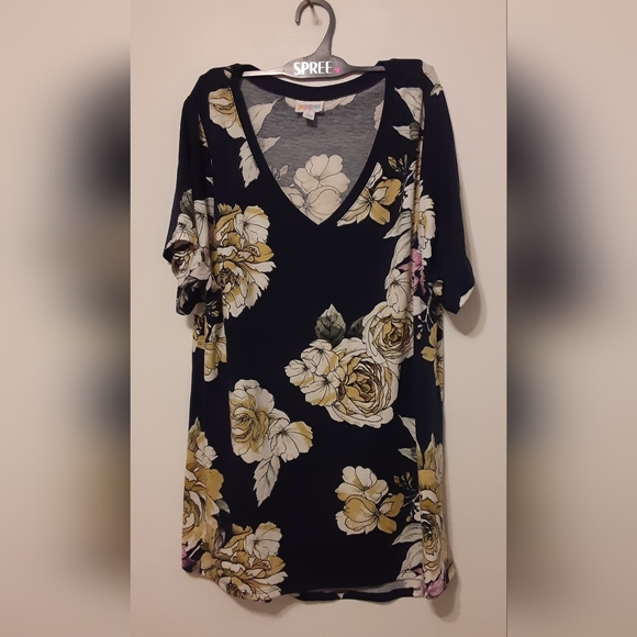 πΈβ¨ LULAROE XL FLORAL DRESS πΌ Soft β’ Flowing β’ Gorgeous. Blooms πΌ - Picture 3 of 4